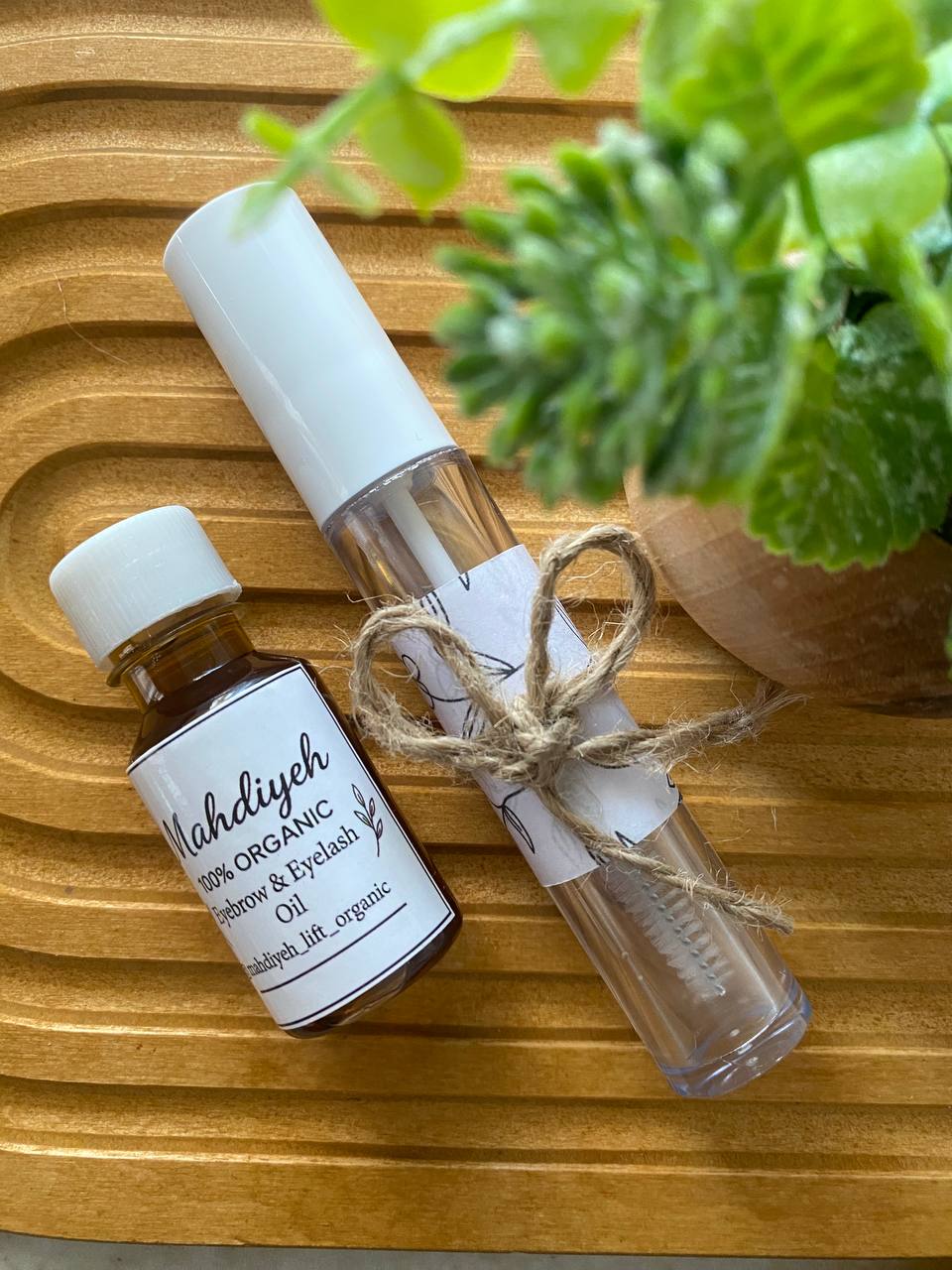 💚این محصول در ظرف 18 سی سی هستش🪄همراه خریدتون یک جا ریملی خالی برای شما به عنوان گیفت خریدتون رایگان ارسال میکنم🎁 که شما دو بار میتونید ظرف جای ریملی رو پر کنید و برای دو تا سه ماه كافيه.